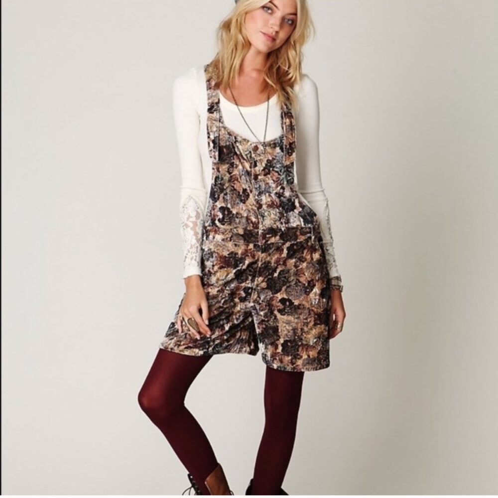 ☁️ Free People Floral Velvet Overalls ☁️